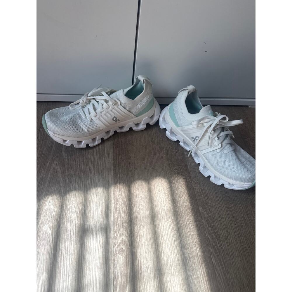 Women’s on cloud shoes - Picture 2 of 6